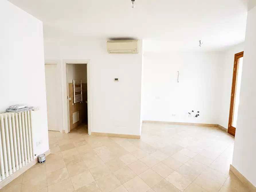 Immagine 5 di Villetta a schiera in vendita  a Camaiore