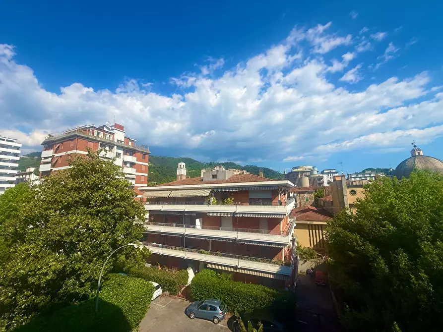 Immagine 2 di Appartamento in vendita  a Massa