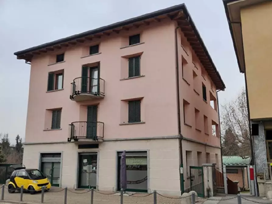 Immagine 1 di Appartamento in vendita  a Merone