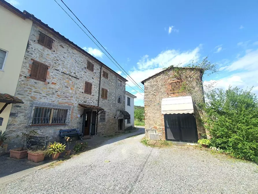 Immagine 1 di Casa semindipendente in vendita  a Capannori