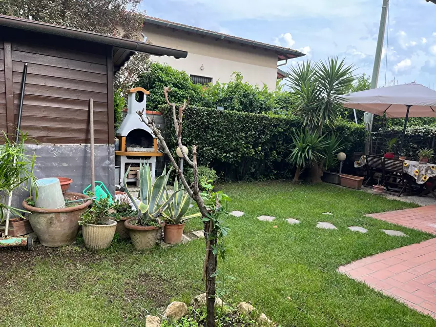 Immagine 2 di Casa trifamiliare in vendita  a San Giuliano Terme