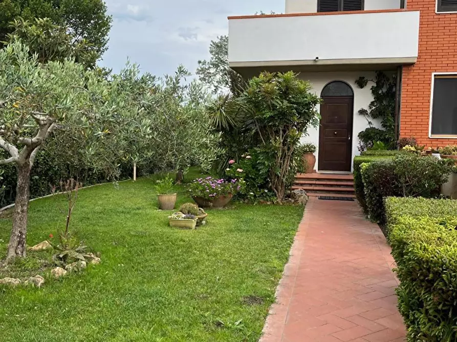 Immagine 5 di Casa trifamiliare in vendita  a San Giuliano Terme