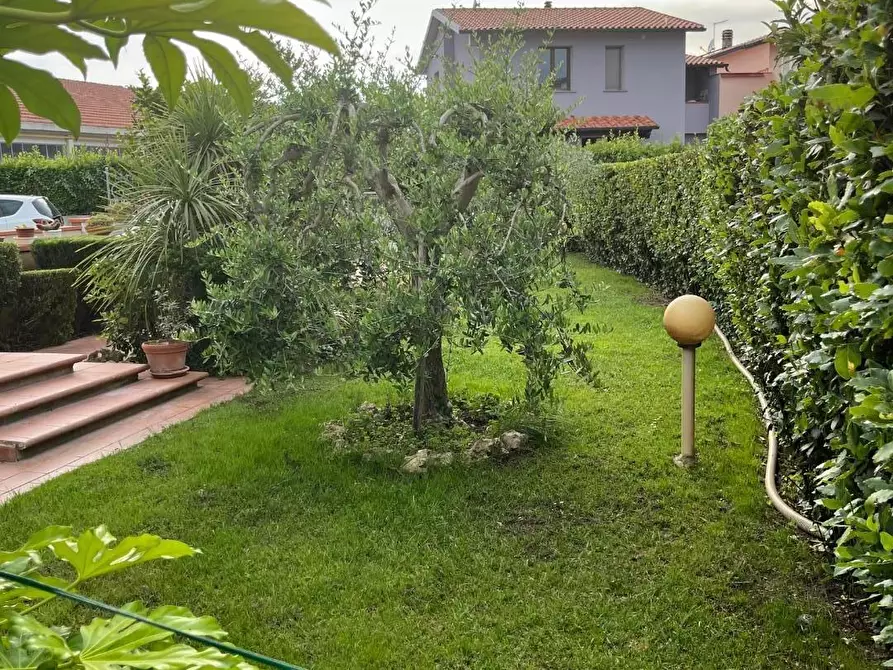 Immagine 1 di Casa trifamiliare in vendita  a San Giuliano Terme