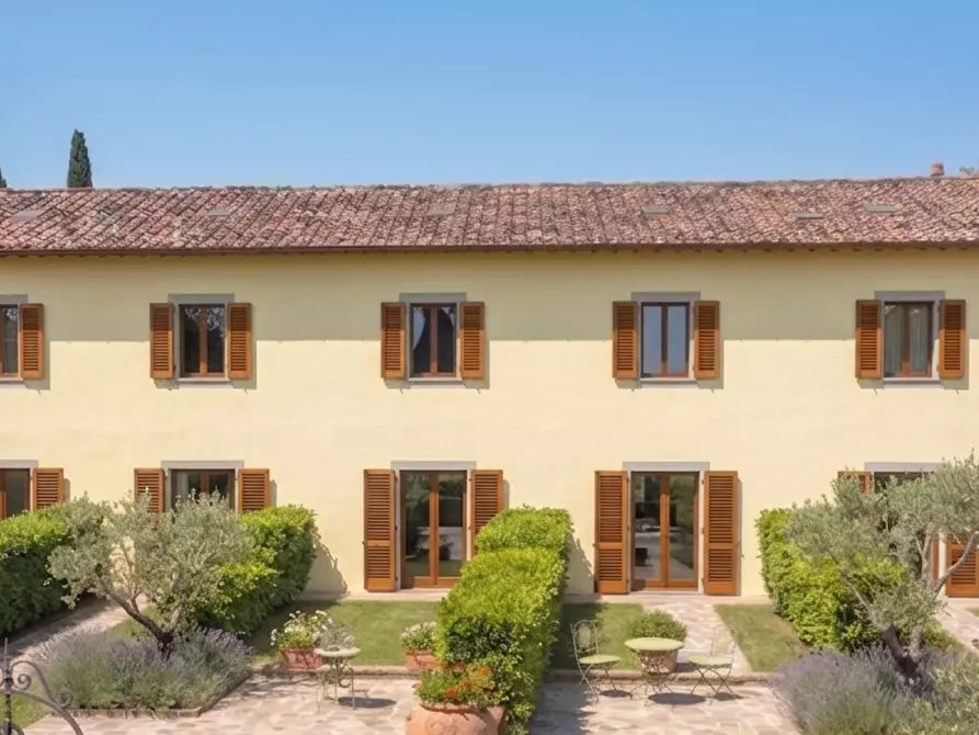 Immagine 1 di Villetta a schiera in vendita  a Siena