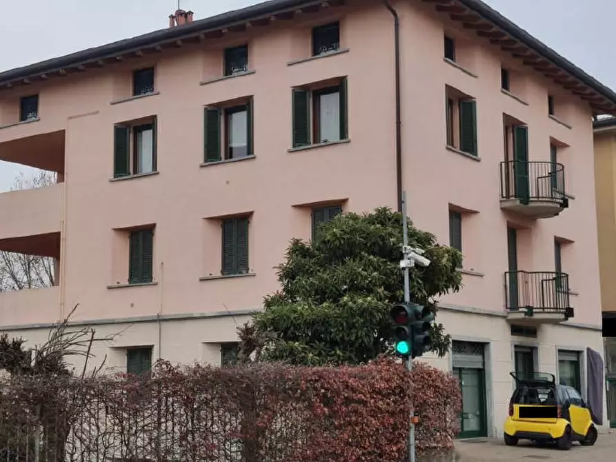 Immagine 1 di Appartamento in vendita  a Merone
