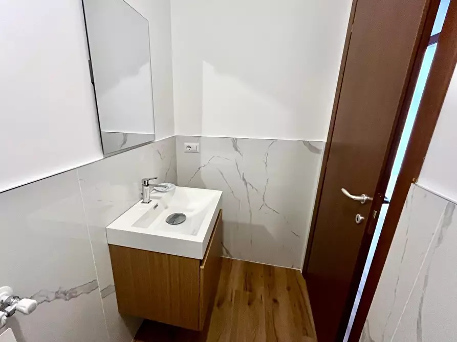 Immagine 17 di Appartamento in vendita  a Massa