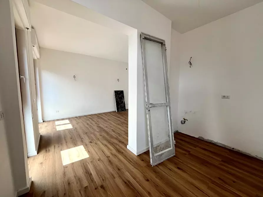 Immagine 4 di Appartamento in vendita  a Massa