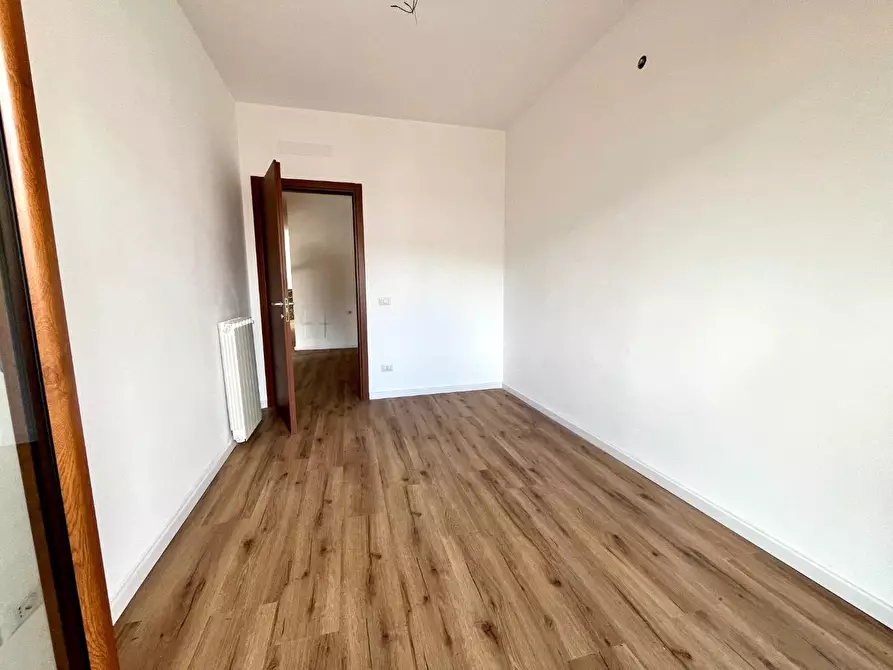 Immagine 11 di Appartamento in vendita  a Massa