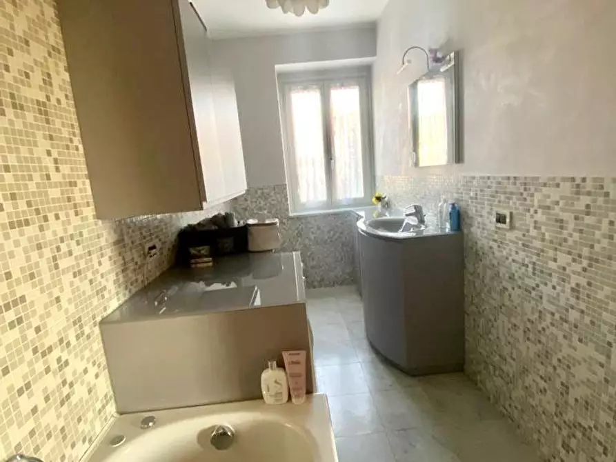 Immagine 11 di Appartamento in vendita  a Massa