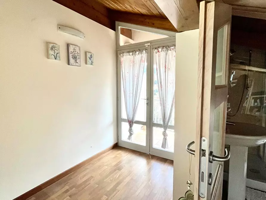 Immagine 4 di Appartamento in vendita  a Massa
