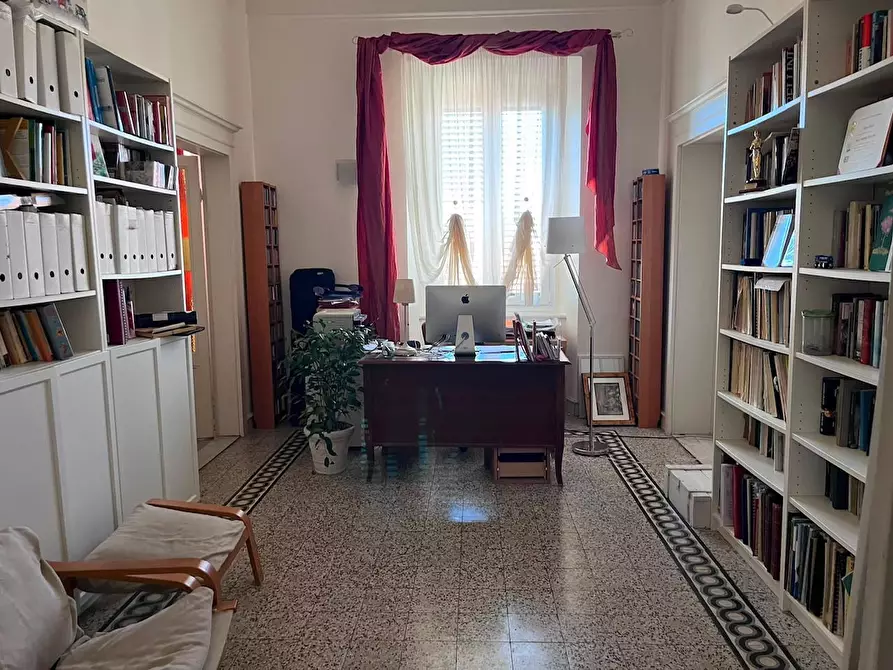 Immagine 13 di Appartamento in vendita  a Livorno