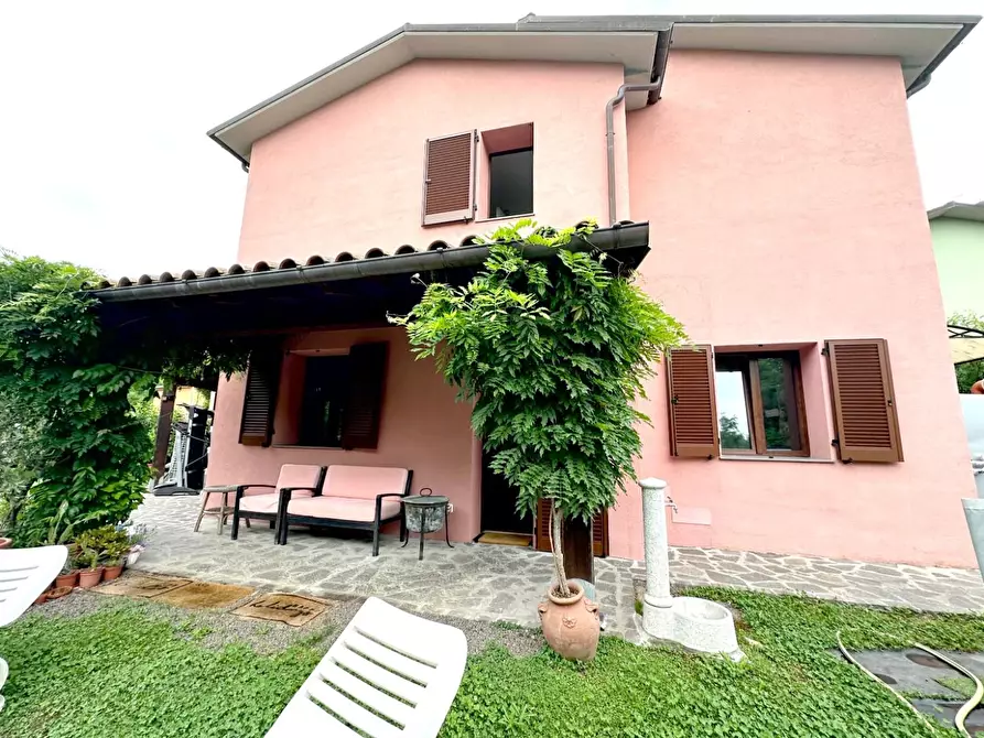 Immagine 1 di Casa indipendente in vendita  a Bagni Di Lucca