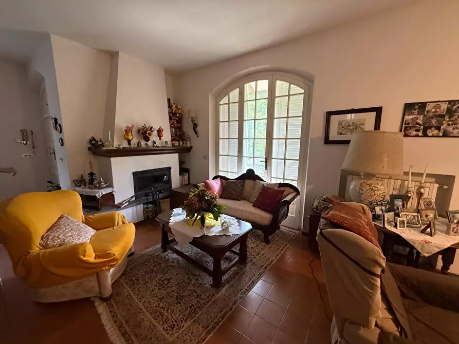 Immagine 21 di Villa in vendita  a Massa