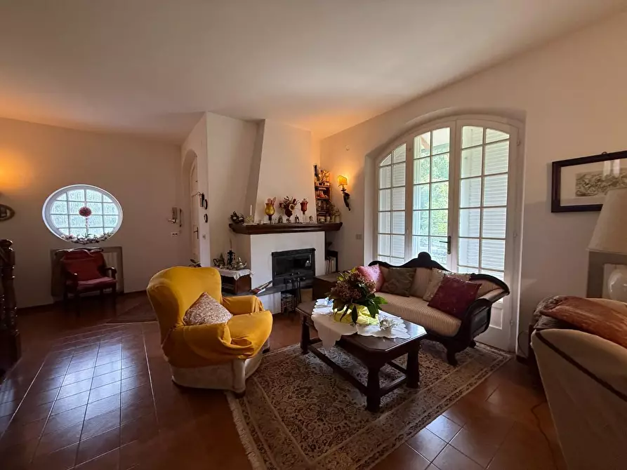 Immagine 23 di Villa in vendita  a Massa