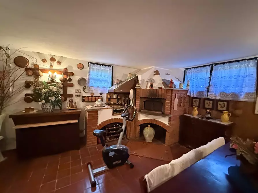 Immagine 28 di Villa in vendita  a Massa