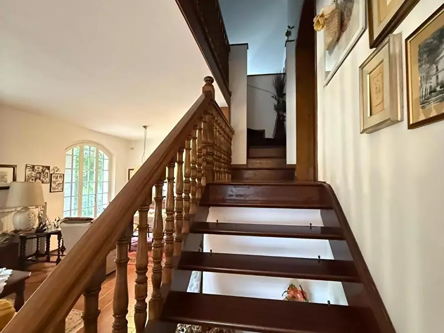 Immagine 22 di Villa in vendita  a Massa