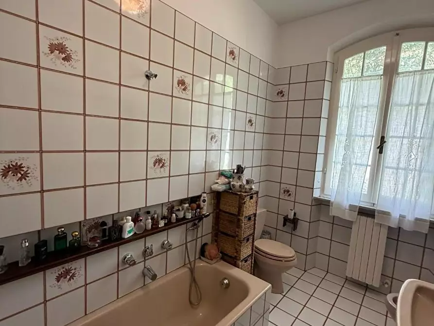 Immagine 35 di Villa in vendita  a Massa