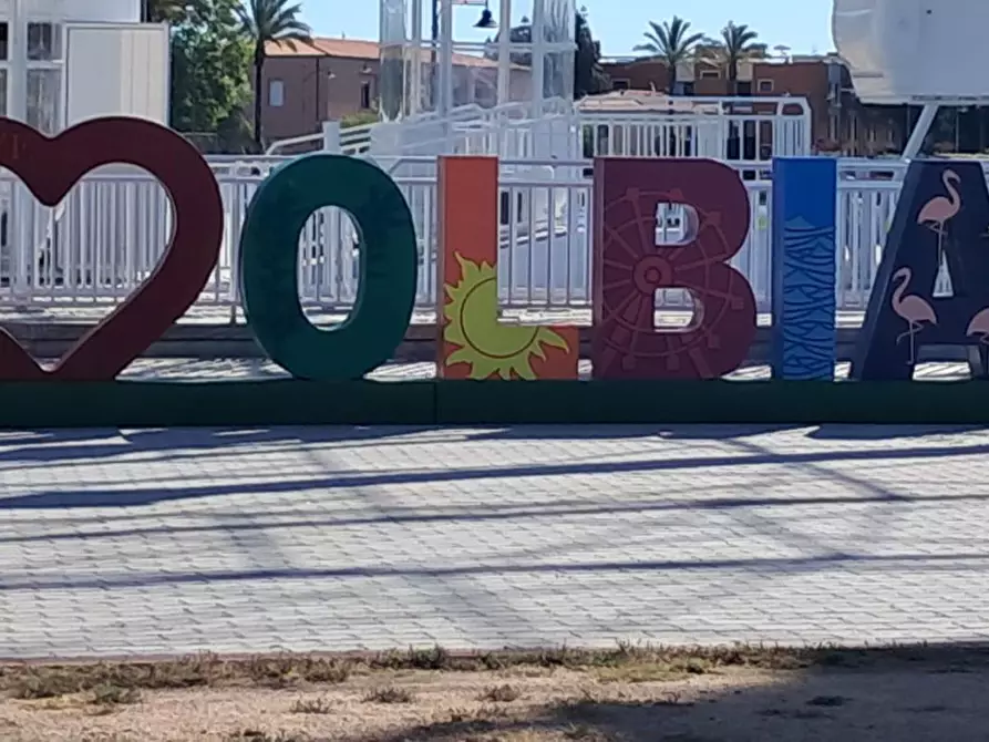 Immagine 1 di Locale commerciale in vendita  a Olbia