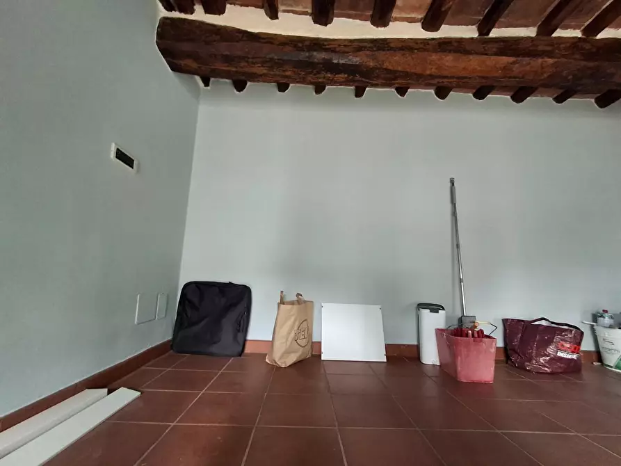 Immagine 11 di Locale commerciale in affitto  a Capraia E Limite