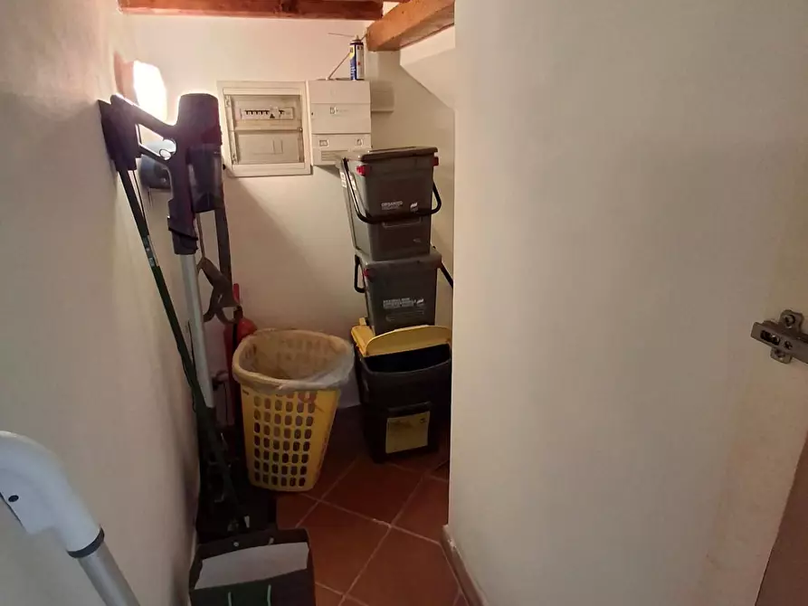 Immagine 8 di Locale commerciale in affitto  a Capraia E Limite