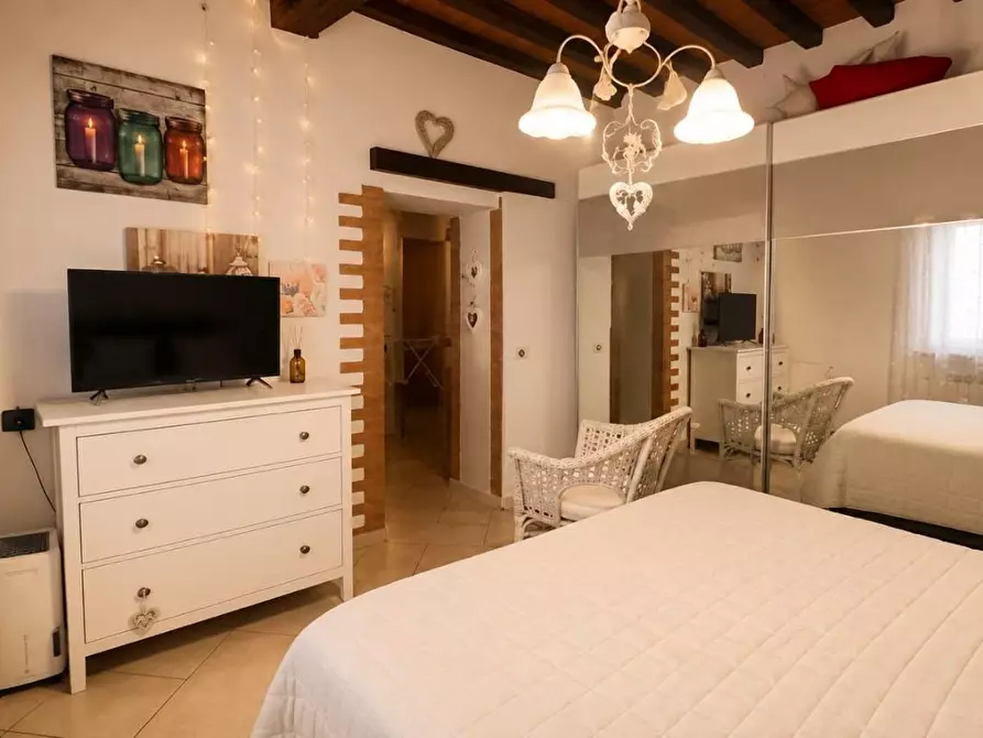 Immagine 19 di Appartamento in vendita  a Colle Di Val D'elsa