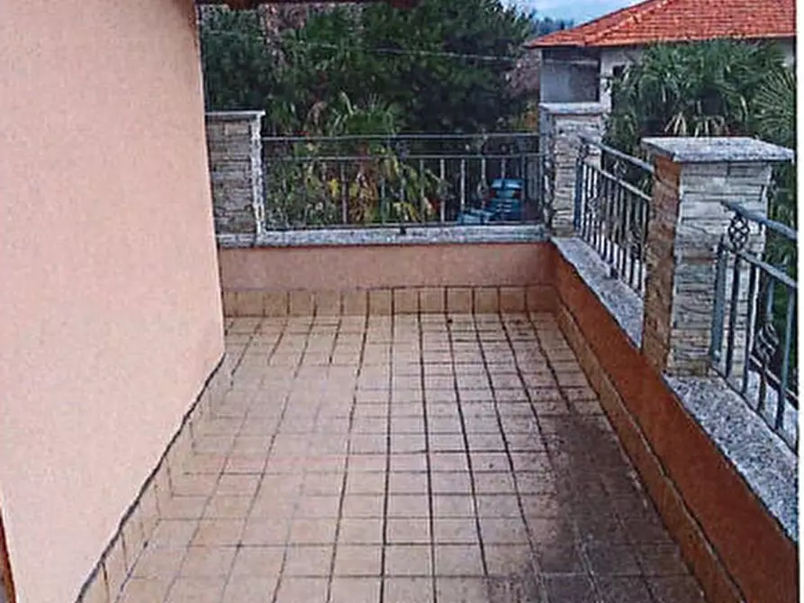 Immagine 6 di Villa in vendita  a Erba