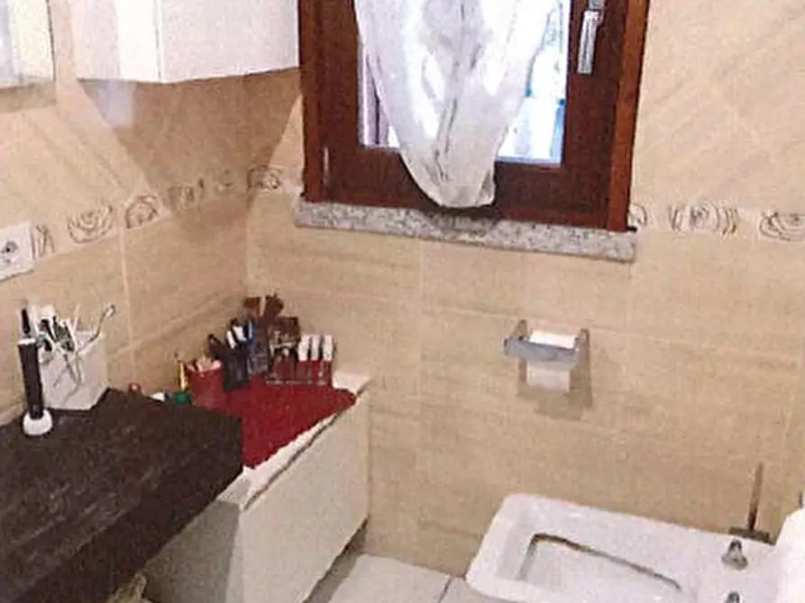 Immagine 4 di Villa in vendita  a Erba