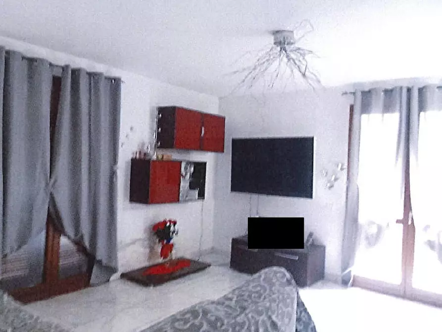 Immagine 2 di Villa in vendita  a Erba