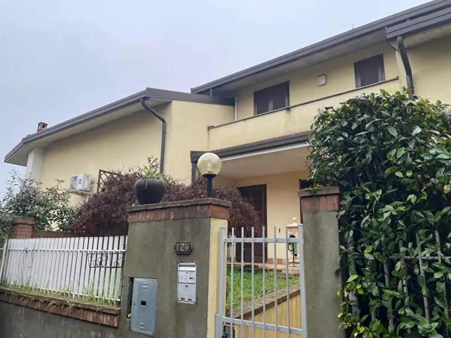 Immagine 2 di Villetta a schiera in vendita  a Casorate Primo