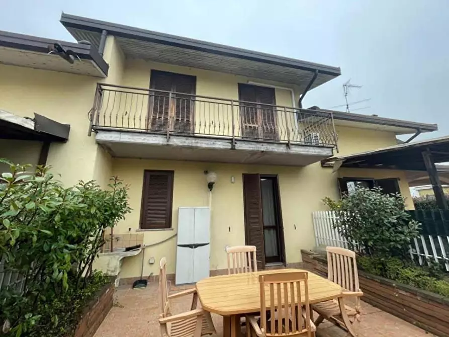 Immagine 3 di Villetta a schiera in vendita  a Casorate Primo