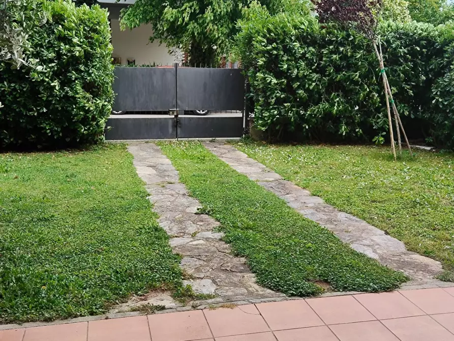 Immagine 16 di Casa bifamiliare in affitto  a Pisa
