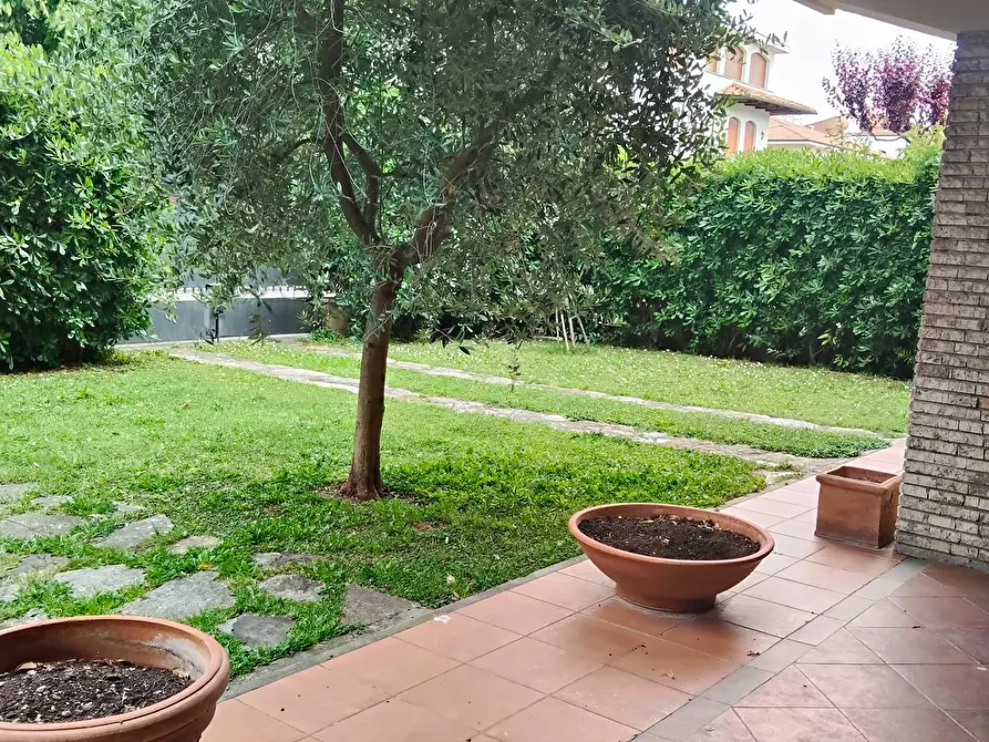Immagine 18 di Casa bifamiliare in affitto  a Pisa
