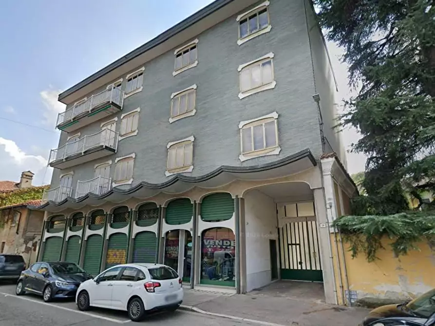 Immagine 2 di Negozio in vendita  a Busto Garolfo