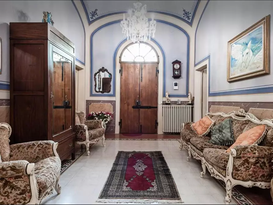 Immagine 2 di Villa in vendita  a San Giuliano Terme