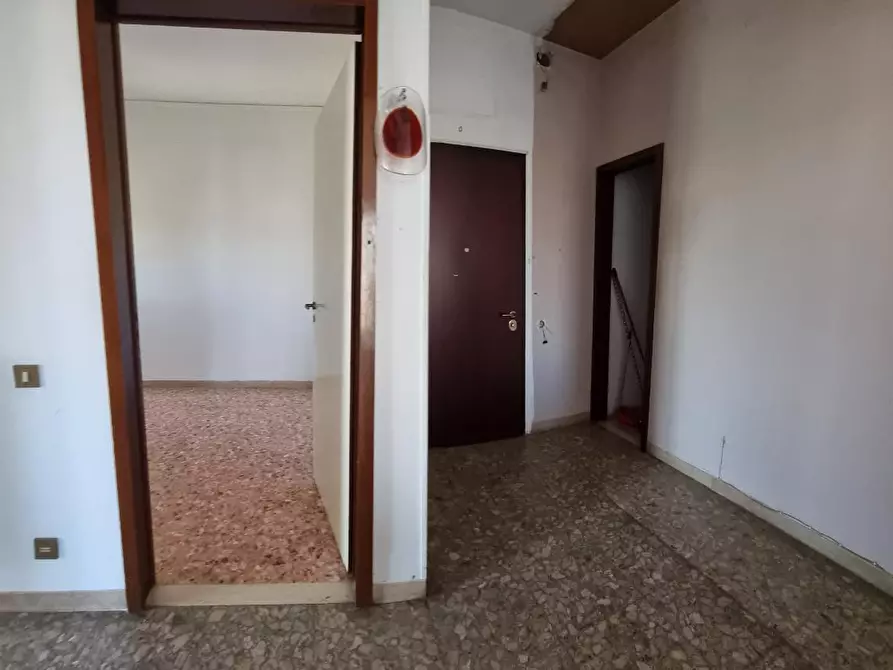 Immagine 39 di Appartamento in vendita  a Livorno
