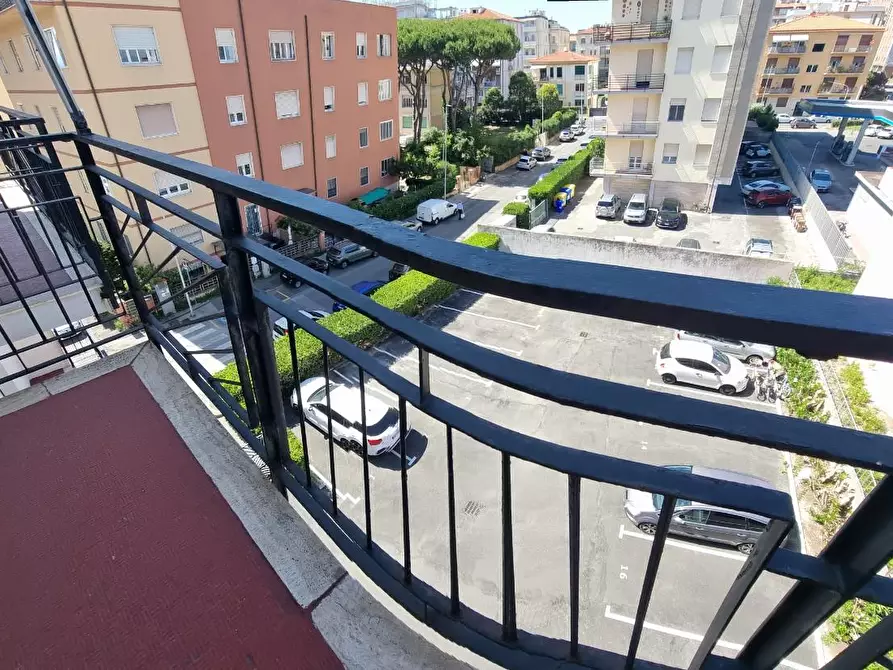 Immagine 6 di Appartamento in vendita  a Livorno
