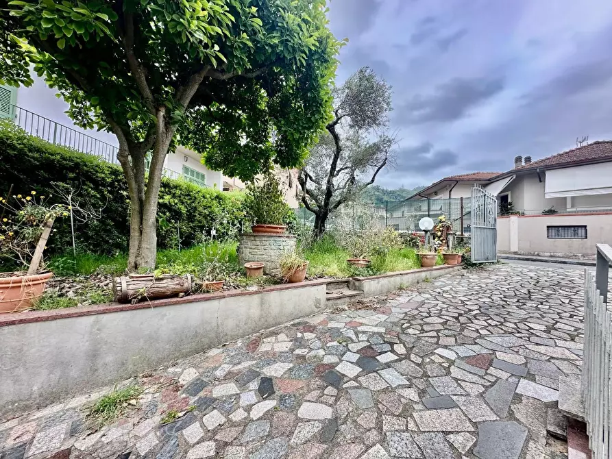 Immagine 41 di Casa semindipendente in vendita  a Carrara