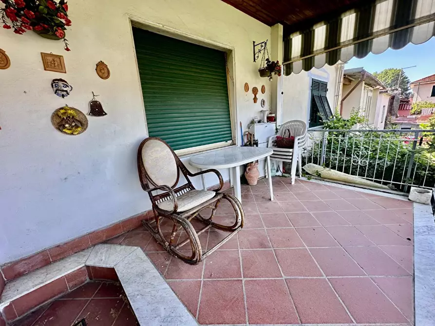 Immagine 2 di Casa semindipendente in vendita  a Carrara