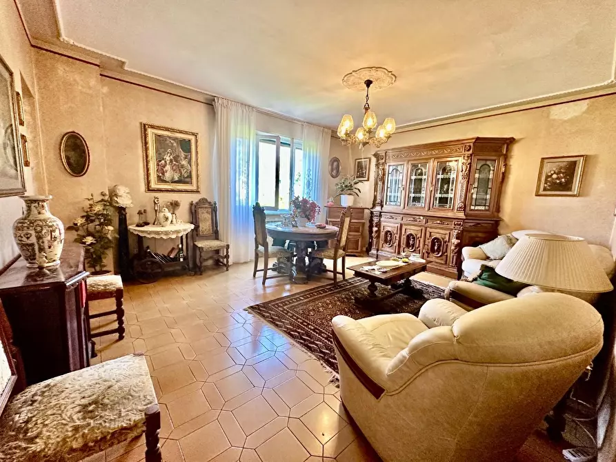 Immagine 5 di Casa semindipendente in vendita  a Carrara