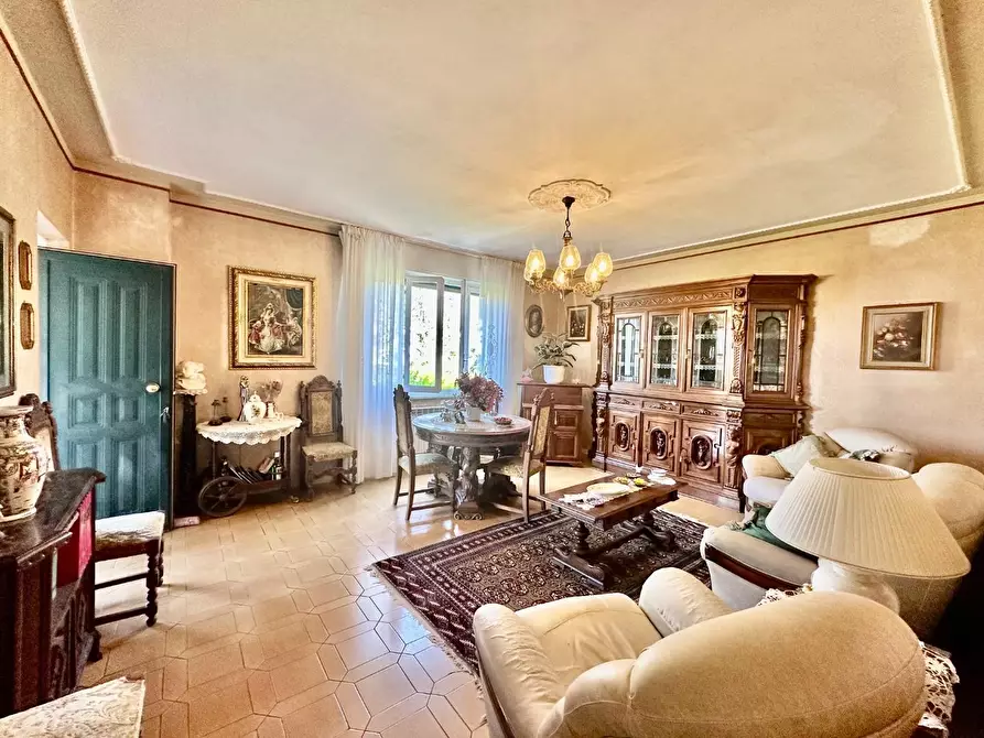 Immagine 12 di Casa semindipendente in vendita  a Carrara