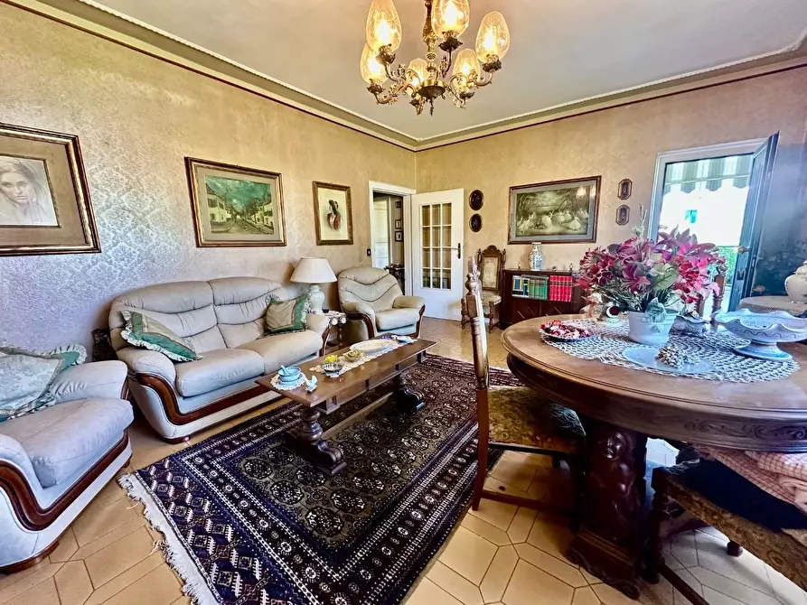 Immagine 11 di Casa semindipendente in vendita  a Carrara