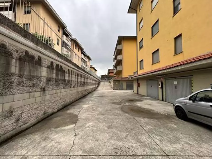 Immagine 2 di Garage in vendita  a Terno D'isola