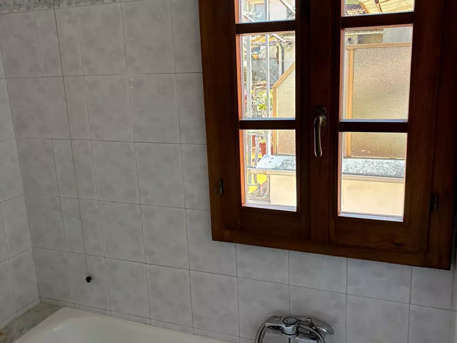 Immagine 13 di Appartamento in vendita  a Viareggio