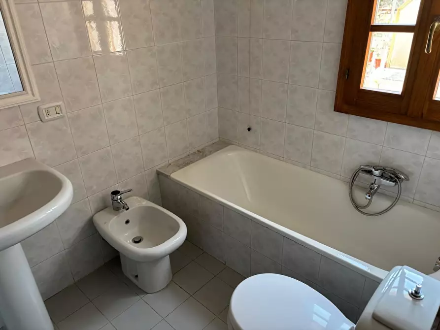 Immagine 12 di Appartamento in vendita  a Viareggio
