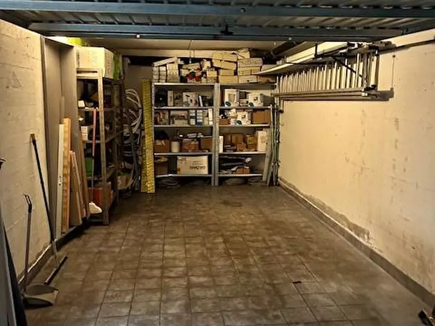 Immagine 1 di Garage in vendita  a Terno D'isola
