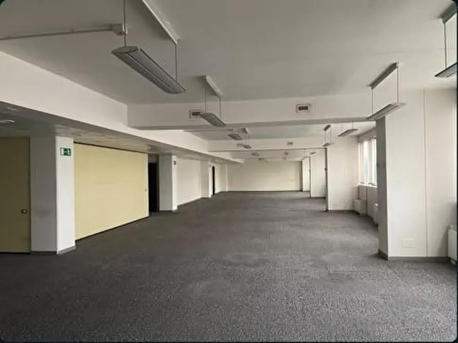Immagine 4 di Ufficio in vendita  a Rozzano
