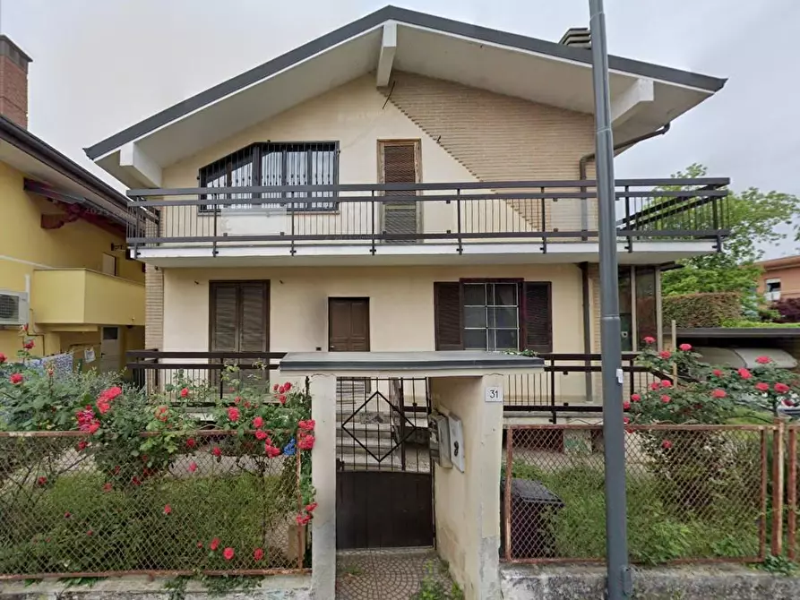 Immagine 1 di Villa in vendita  a Cesate