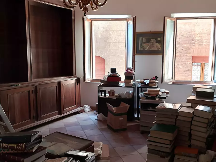 Immagine 1 di Appartamento in vendita  a Siena