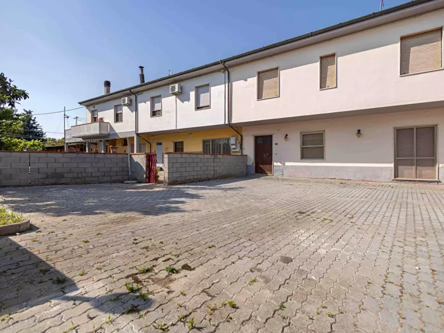 Immagine 2 di Terratetto in vendita  a Cascina