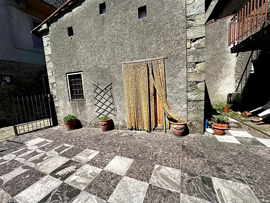 Immagine 11 di Palazzo in vendita  a Villa Basilica